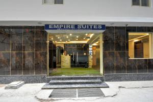un frente de tienda con un cartel que lee suites imperio en Empire inn Suites Hotel Near Delhi Airport, en Nueva Delhi
