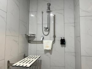 Koupelna v ubytování AWA Hotel