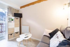 a living room with a couch and a table at Appartement Front De Neige in Termignon