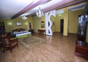 Postel nebo postele na pokoji v ubytování ORIYO DUSHANBE HOTEL