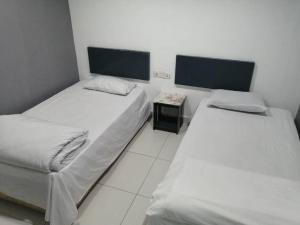 Postel nebo postele na pokoji v ubytování Hotel Global Sungai Way