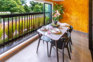 a table and chairs on a balcony with at Cozy 1-Bed Apartment with Park Views, Sleeps 4 in Christchurch