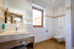 A bathroom at Hotel Sonnegg
