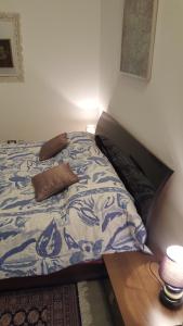 セボルガにあるSB Bed & Breakfastのベッドルーム1室(枕2つ付)