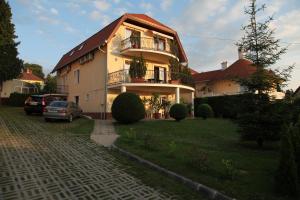 Afbeelding uit fotogalerij van Erika Apartmanházak in Hévíz