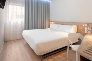B&B HOTEL Olhão Algarve客房内的一张或多张床位