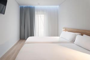 B&B HOTEL Olhão Algarve客房内的一张或多张床位
