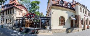 a building with a store in front of it at Hotel Restauracja Browar Lwów w Lublinie in Lublin