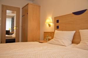 Postel nebo postele na pokoji v ubytování Hotel Krone