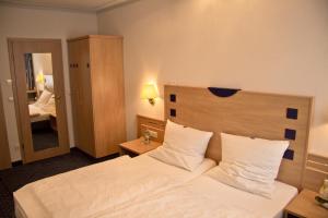 Postel nebo postele na pokoji v ubytování Hotel Krone