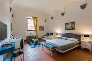 A bed or beds in a room at Residenza d'Epoca Galleria dell'Accademia