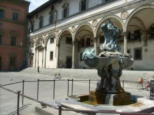 フィレンツェにあるResidenza d'Epoca Galleria dell'Accademiaの中庭の噴水