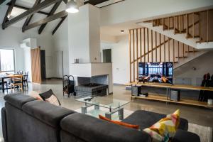 Posezení v ubytování LaHuzur - Casa de Vacanta - Therme Balotesti & Aeroport Otopeni