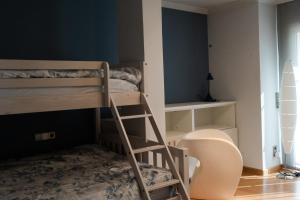 Experience Valencia Luxury Chalet Puig Val con piscina客房内的一张或多张床位