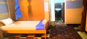 En eller flere senger på et rom på Motel Santaviva
