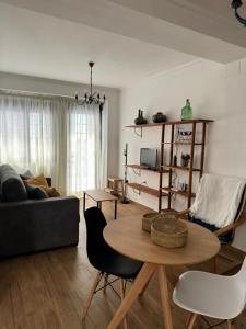 a living room with a table and a couch at Apartamento Irene 1 in Caravaca de la Cruz