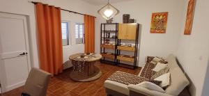 a living room with a couch and a table at Casa Au Bonheur des Randonneurs in Ponta do Sol
