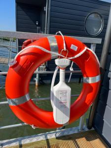 Galeriebild der Unterkunft Hausboot Wangermeer Nordsonne12 mit Sauna in Wangerland