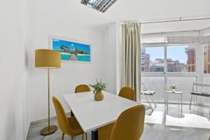 Posedenie v ubytovaní Apartamento luminoso cuarteles by greensol homes