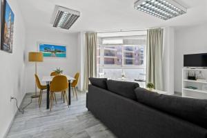 TV a/nebo společenská místnost v ubytování Apartamento luminoso cuarteles by greensol homes + 4 fotografie