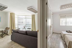 Posedenie v ubytovaní Apartamento luminoso cuarteles by greensol homes
