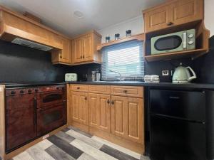 Dapur atau dapur kecil di Riverview Caravan