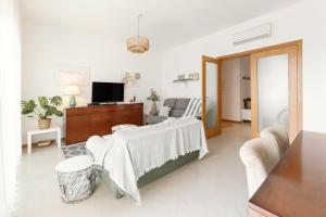 a white living room with a bed and a couch at Golden Terrace Delight in São Martinho do Porto