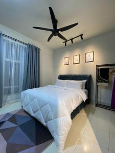 a bedroom with a bed with a ceiling fan at riverviewhomestaymelaka in Malacca