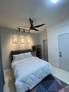 a bedroom with a large bed with a ceiling fan at riverviewhomestaymelaka in Malacca