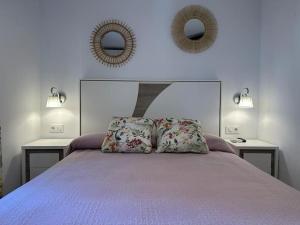 Ένα ή περισσότερα κρεβάτια σε δωμάτιο στο Moderno Apartamento Primera Línea Playa de La Barrosa by ChiclanaDreams +15 φωτογραφίες