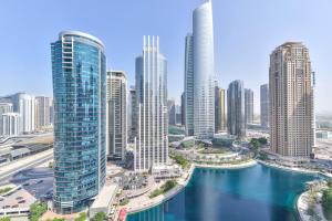 Otelden çekilmiş Dubai şehrinin genel bir manzarası veya şehir manzarası