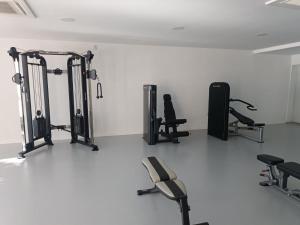 Fitness centrum a/nebo fitness zařízení v ubytování Moderní byt s výhledem na moře ve městě Alcaidesa