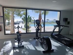 Fitness centrum a/nebo fitness zařízení v ubytování Moderní byt s výhledem na moře ve městě Alcaidesa