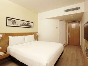 Postel nebo postele na pokoji v ubytování ibis Pune Viman Nagar - An Accor Brand