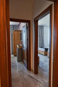 a room with a door leading to a bedroom at El Mena Grand in ‘Izbat al Burj