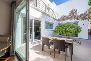 Μπαλκόνι ή βεράντα στο 797 HOLIDAY RENTALS - Hermosa villa en playamar