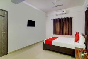 Кровать или кровати в номере Flagship Hotel Gsn Grand
