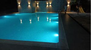 Bazén v ubytování Lazo Avarta Resort and Convention Centre Pondicherry nebo v jeho okolí