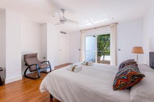 Ένα ή περισσότερα κρεβάτια σε δωμάτιο στο 797 HOLIDAY RENTALS - Hermosa villa en playamar +42 φωτογραφίες