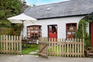 Το κτήριο όπου στεγάζεται  η παραθεριστική κατοικία