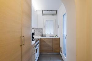 Η κουζίνα ή μικρή κουζίνα στο La Suite di Piazza dell'Università +21 φωτογραφίες