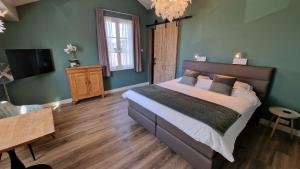 Postel nebo postele na pokoji v ubytování B&B De Droomhoeve