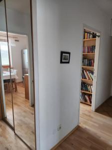 Knižnica v apartmáne