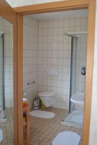 Ένα μπάνιο στο Ferienwohnung Meins