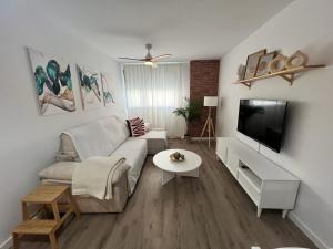 TV a/nebo společenská místnost v ubytování Jardines del Porvenir 4
