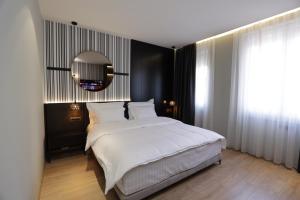 Postel nebo postele na pokoji v ubytování Gremmy Boutique Hotel