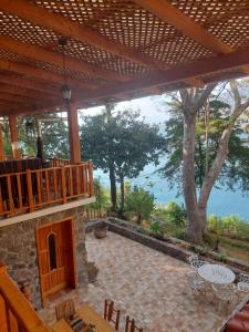 an outdoor patio with a table and a fireplace at CASA TRIBU in San Antonio Palopó