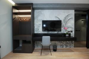 TV a/nebo společenská místnost v ubytování Gremmy Boutique Hotel + 37 fotografií