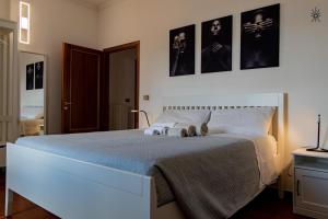 a bedroom with a bed with two teddy bears on it at Rooftop Madreperla in Taranto