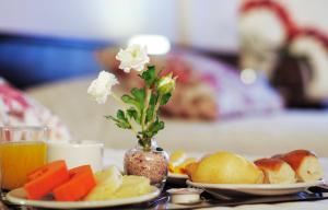 Comida no hotel ou em algum lugar perto